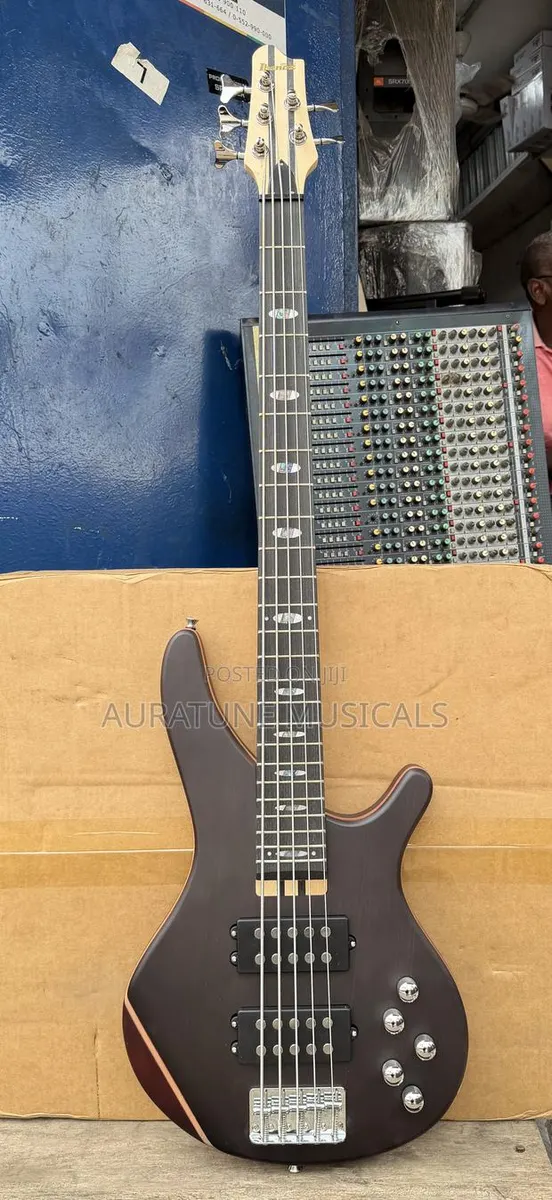 Ibanez Bass Guitar · Photo 1