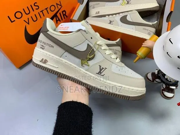 Louis Vuitton Nike Air Force Lv Cream N Brown · Photo 1