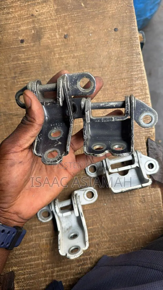 Accord / Civic 2017,2018,2019,2020,2021,2022,2023,2024 Back Door Hinge · Photo 1