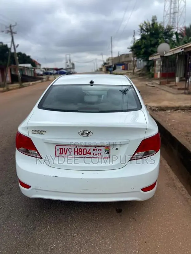 Hyundai Accent 2015 White · Photo 1