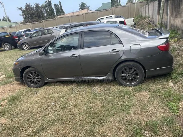 Toyota Corolla S 4dr Sedan (1.8L 4cyl 4A) 2010 Gray · Photo 1