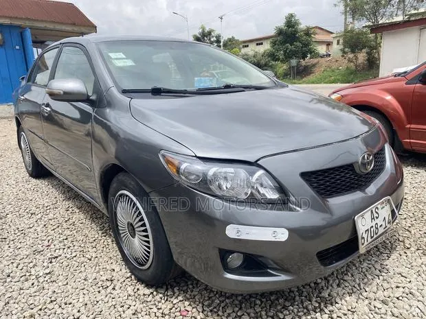 Toyota Corolla LE 4dr Sedan (1.8L 4cyl 4A) 2010 Gray · Photo 1
