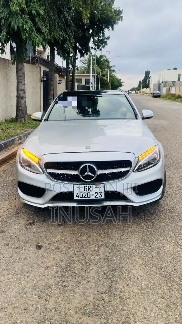 Mercedes-Benz C300 Luxury 4dr AWD 4Matic Sedan (2.0L 4cyl 7A) 2015 Gray · Photo 1