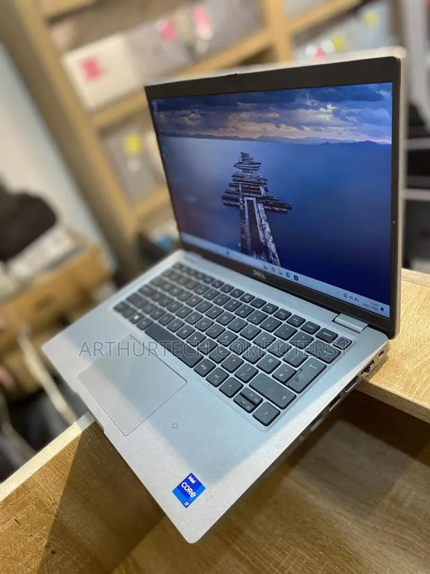 Laptop Dell Latitude 5320 16GB Intel Core i7 SSD 256GB · Photo 1