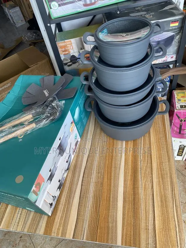 DONNOR Cookware Set - 4 Casseroles + 1 Fry Pan · Photo 1