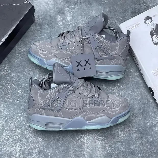 Original Air Jordan 4 Retro XX Kaws · Photo 1