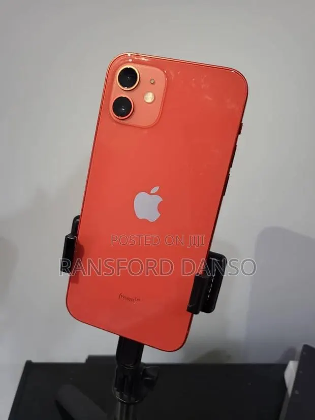 Apple iPhone 12 64 GB Red · Photo 1