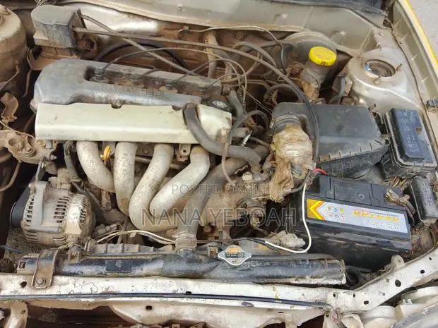 Toyota Corolla 2001 Gold · Photo 1