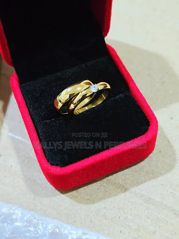Gold Tone Wedding Ring Sets / Bridal Sets · Photo 1