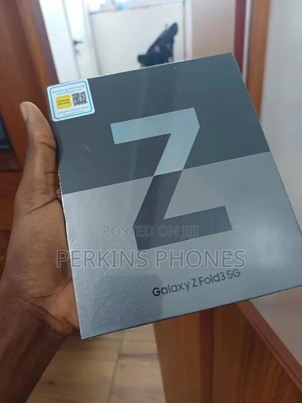 New Samsung Galaxy Z Fold 3 256 GB Black · Photo 1