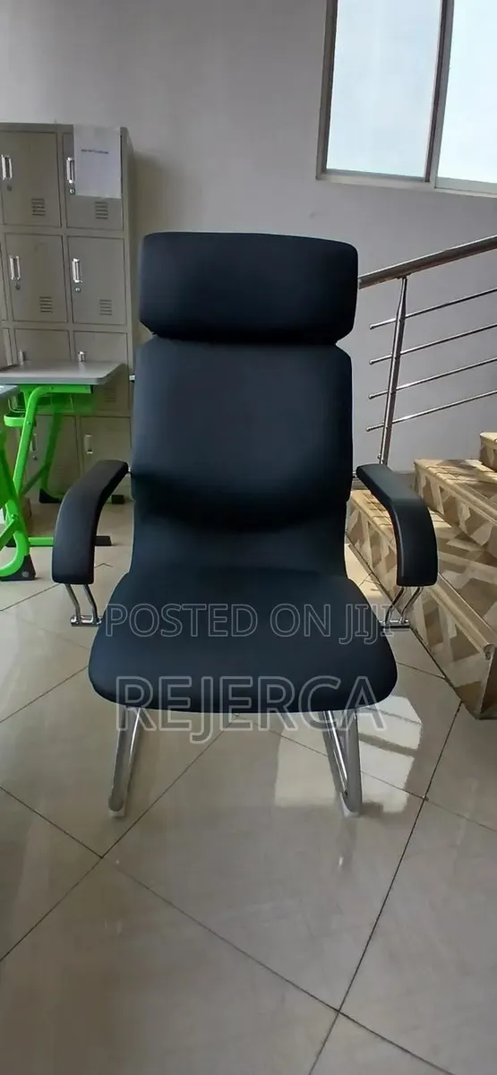 Aauditorium Chair · Photo 1