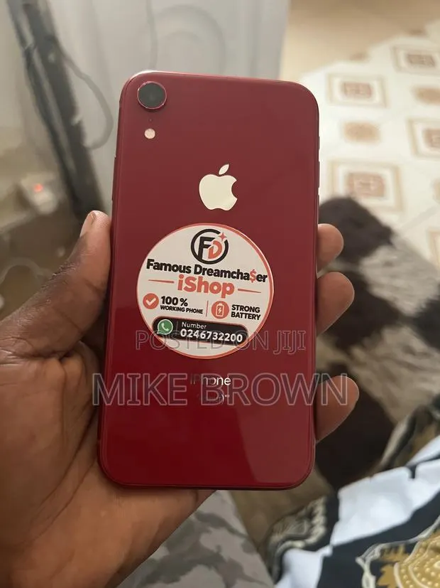 Apple iPhone XR 64 GB Red · Photo 1