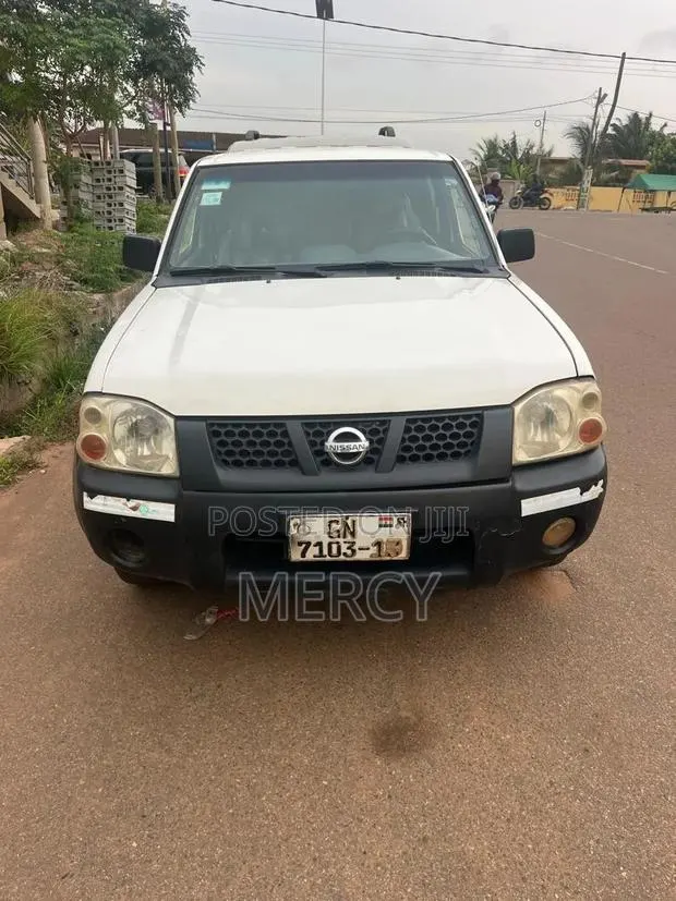 Nissan Hardbody 2013 White · Photo 1