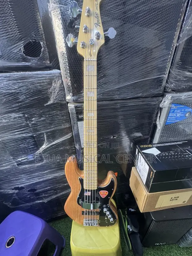 Fender Active Jazz Bass Guitar · Photo 1