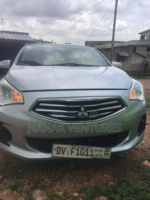 Mitsubishi Mirage SE 2020 Silver · Photo 1