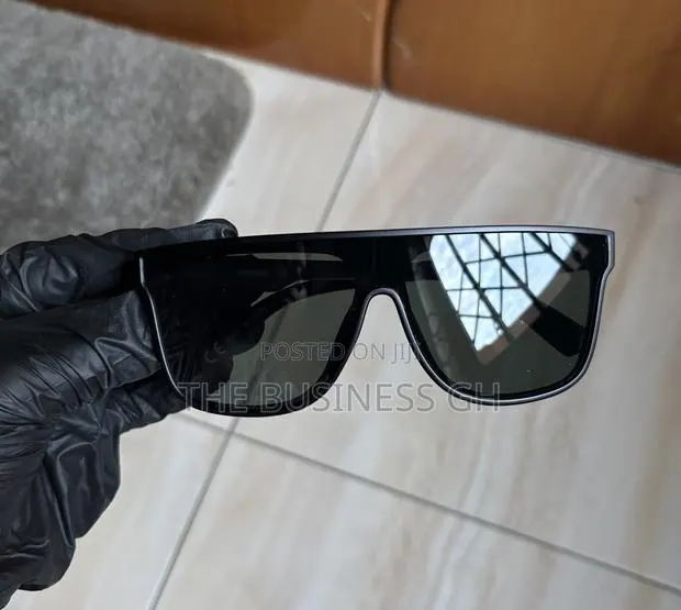 New Black Sunnies · Photo 1