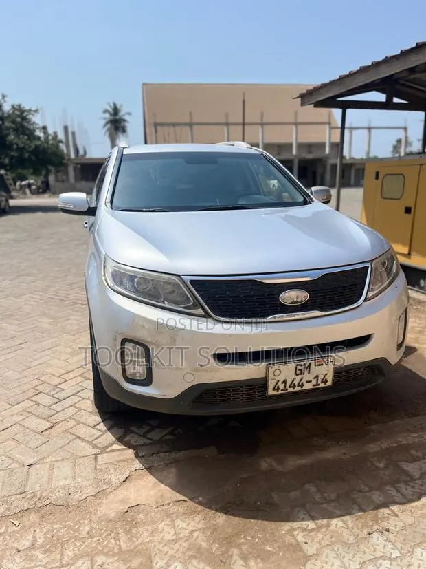 Kia Sorento 2014 Silver · Photo 1
