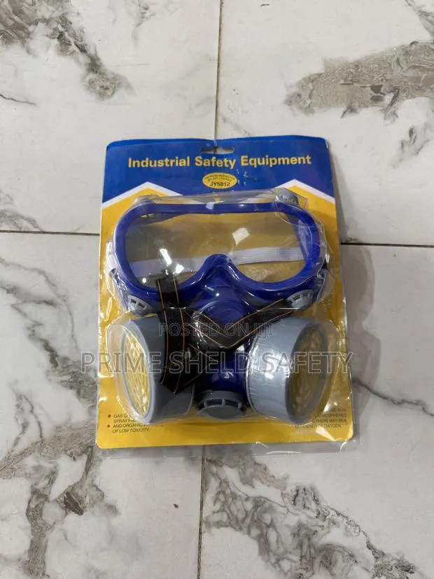Full-Face Respirator Mask With Goggles · Photo 1