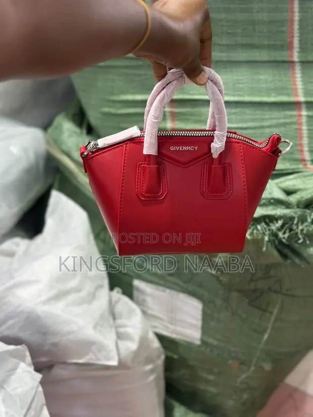 I Sell Quality Bags, Slippers and Shoes · Photo 1