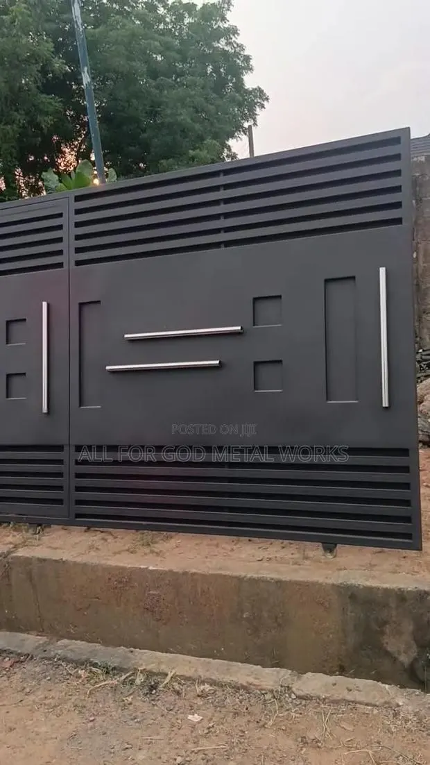 Heavy Gavinniced Gate · Photo 1