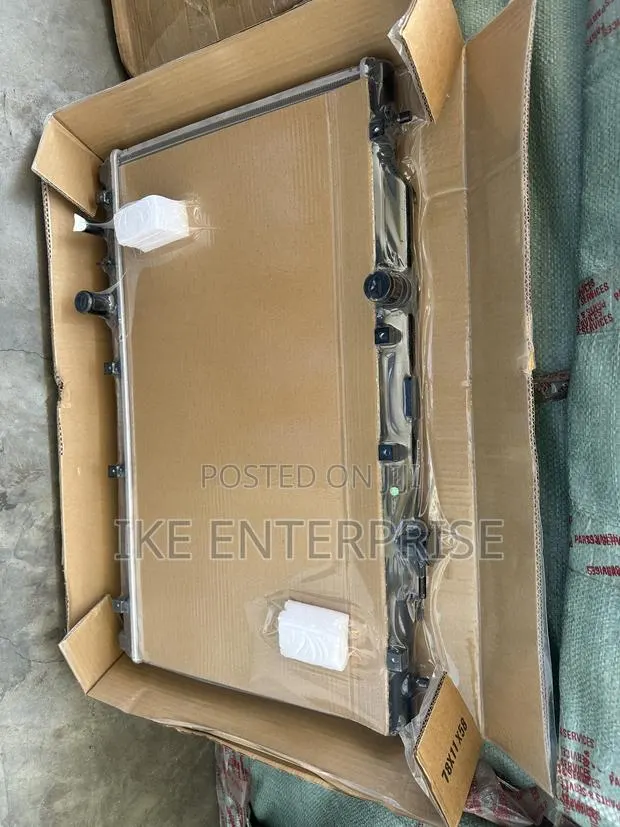 Honda Civic Radiator Water Tank 2022,2023,2024,2025 · Photo 1