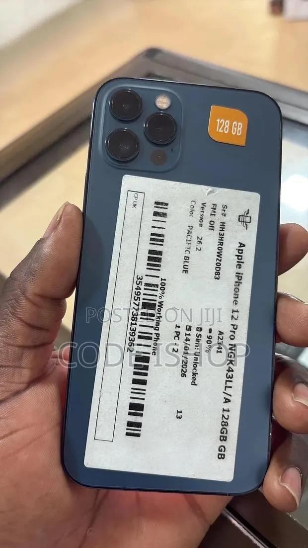 Apple iPhone 12 Pro 256 GB Blue · Photo 1