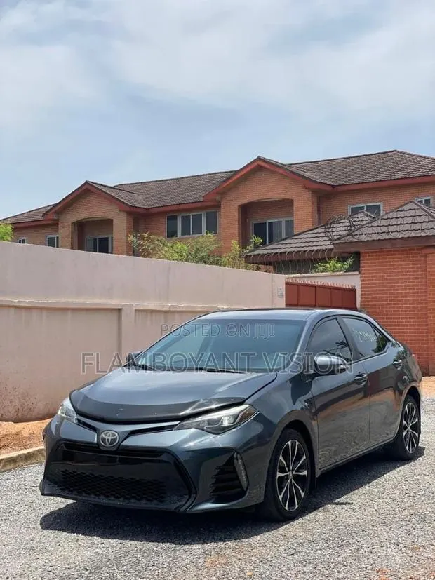 Toyota Corolla L (1.8L 4cyl 2A) 2018 Gray · Photo 1
