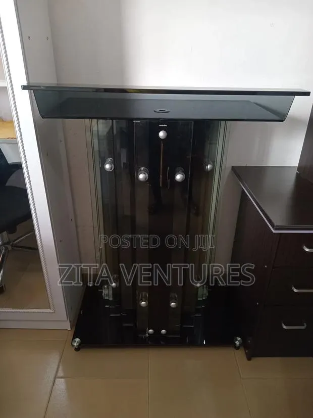 Full Glass Pulpit · Photo 1