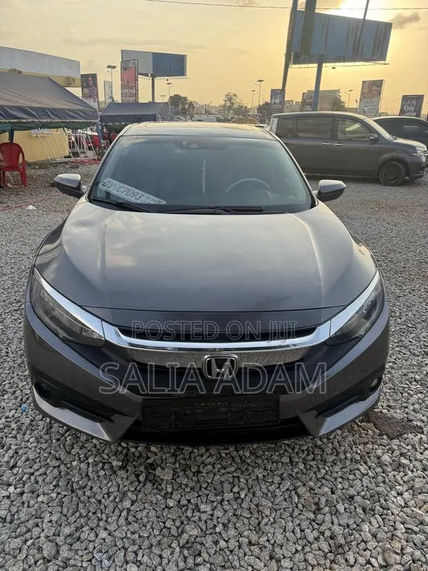 Honda Civic 2018 Beige · Photo 1