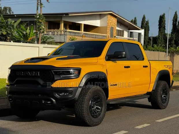 RAM ProMaster 2023 Yellow · Photo 1