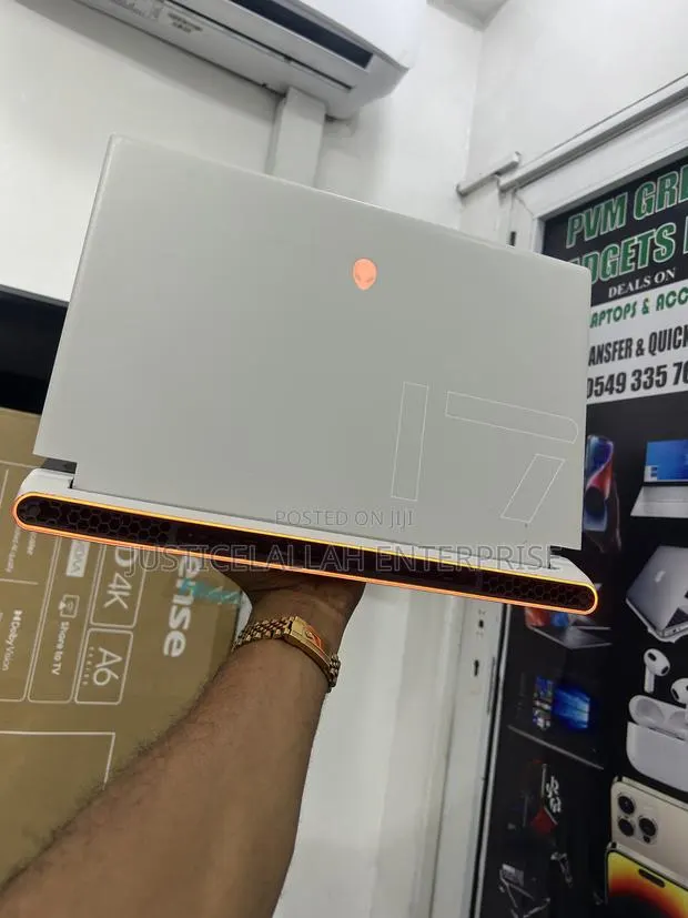 Laptop Alienware 17 R2 24GB Intel Core i9 SSD 1T · Photo 1