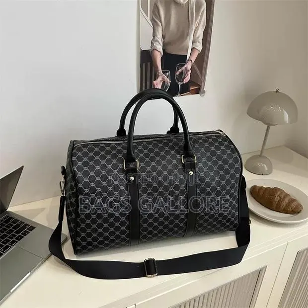 Duffle Bag Small Size · Photo 1