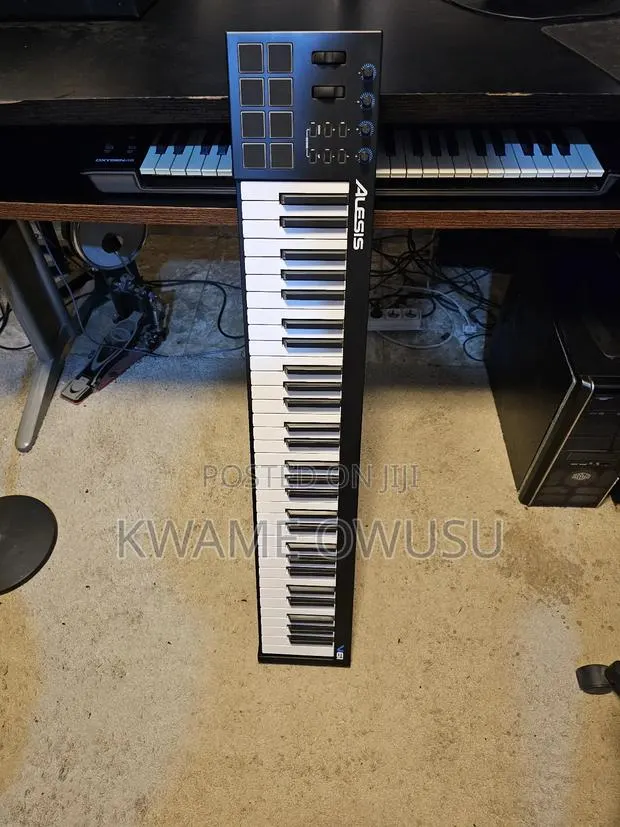 Alesis V61 USB Midi Keyboard · Photo 1