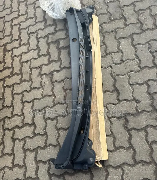 Hyundai Elantra 2011 2012 2013 2014 2015 2016 Wiper Panel Top Vent · Photo 1