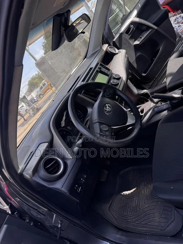 Toyota RAV4 2018 Gray · Photo 1