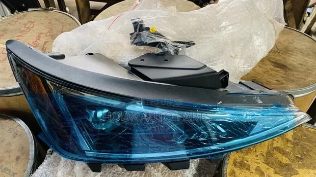 Hyundai Elantra 2019-2020 Headlight Normal · Photo 1