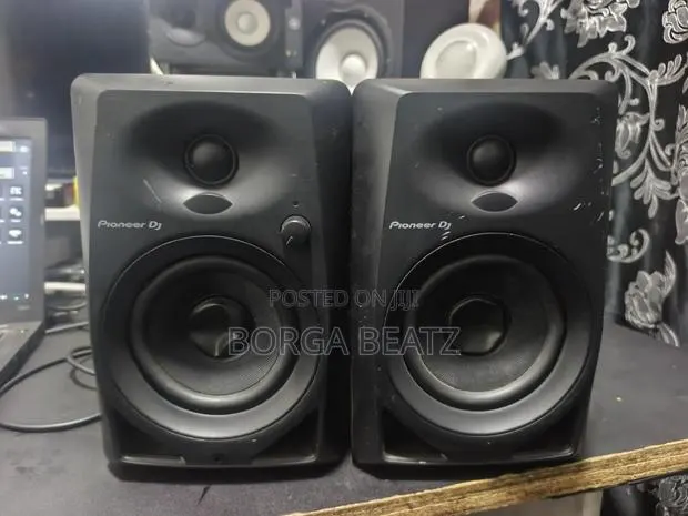 Pioneer DM40 Studio Monitors · Photo 1