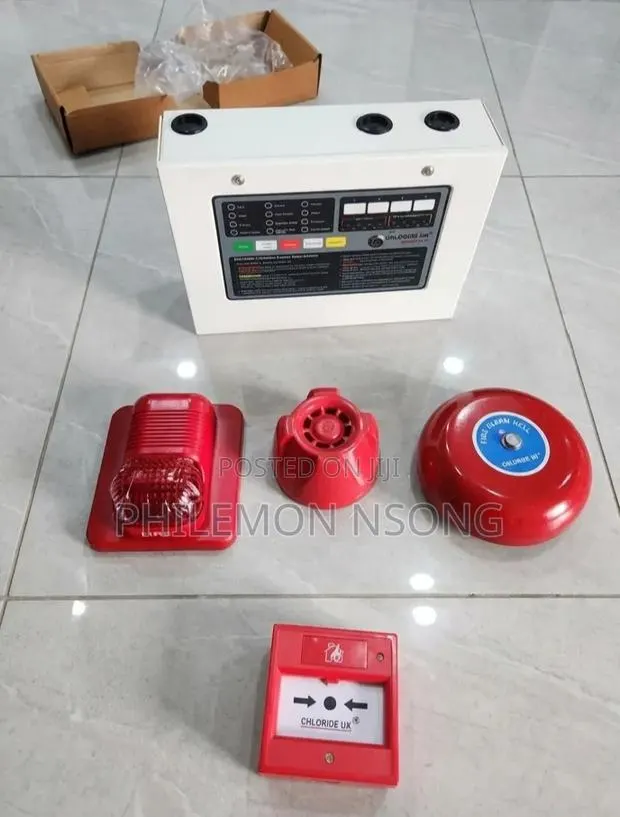 2 Zone Chloride UK Conventional Fire Ire Alarm Control Panel. · Photo 1