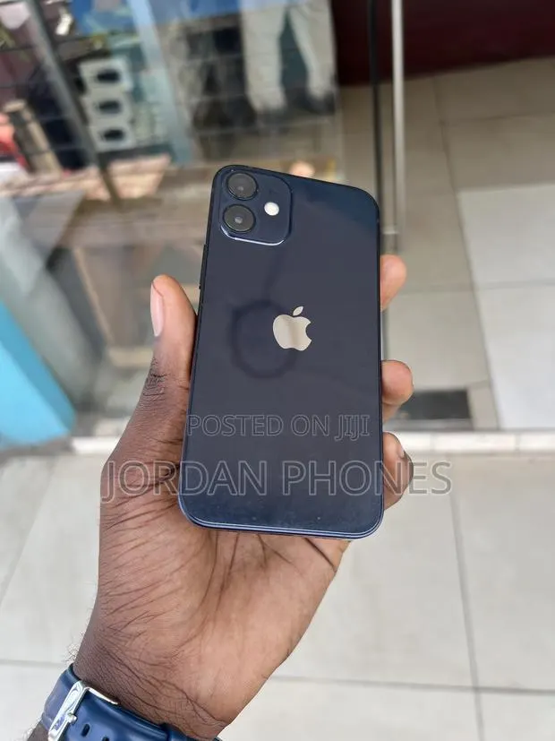 Apple iPhone 12 mini 128 GB Black · Photo 1