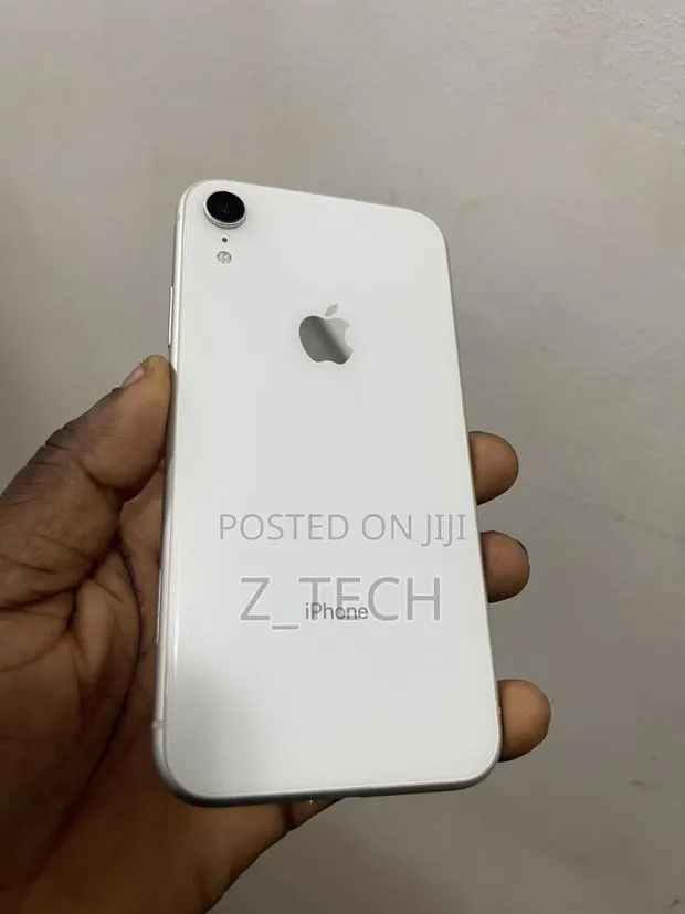Apple iPhone XR 128 GB White · Photo 1