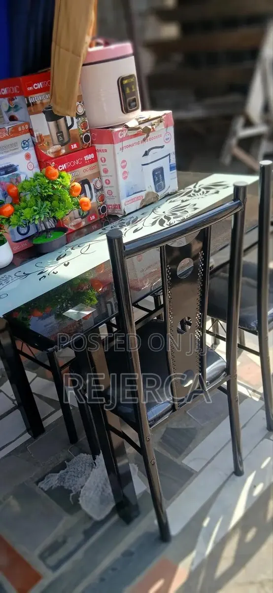 Affordable Brand Name Dinning Set · Photo 1