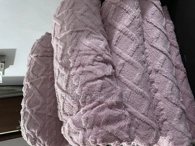 Pink Blanket With Pillowcases · Photo 1