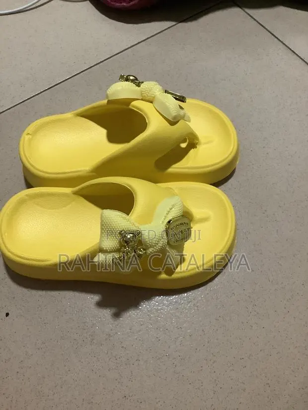 Kids Slippers 3 · Photo 1