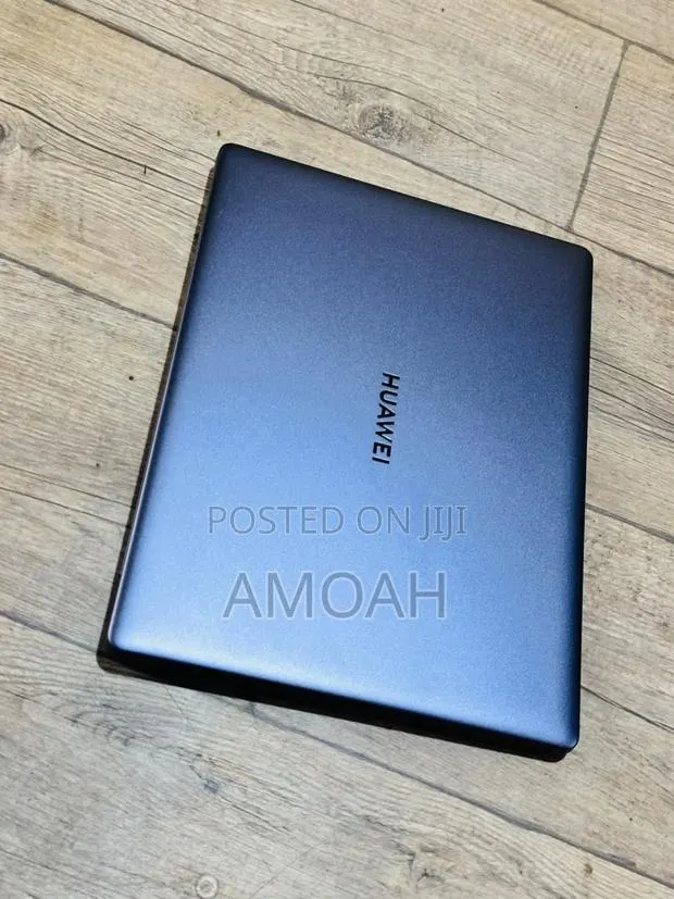 Laptop Huawei MateBook 13 WRT-W19E 8GB Intel Core i5 SSD 256GB · Photo 1
