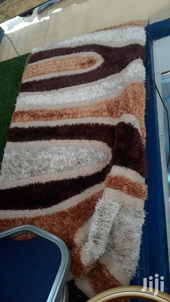 Center Carpet · Photo 1