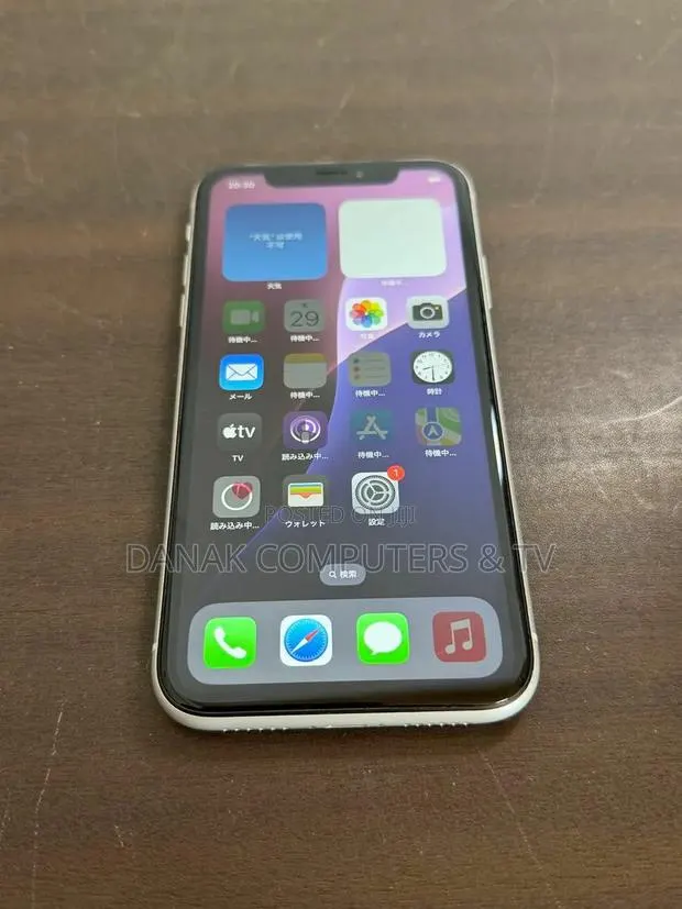 Apple iPhone XR 64 GB White · Photo 1