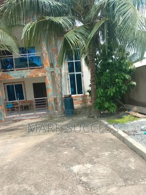 6bdrm House in Pokuase for sale · Photo 1
