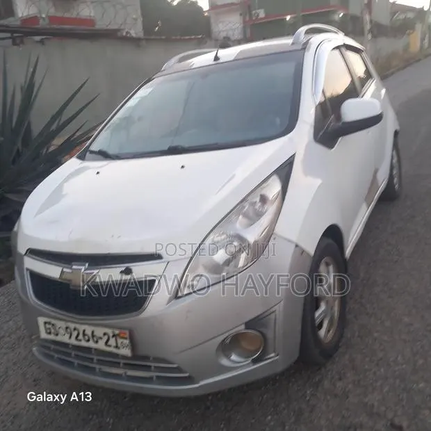 Chevrolet Spark 2010 White · Photo 1