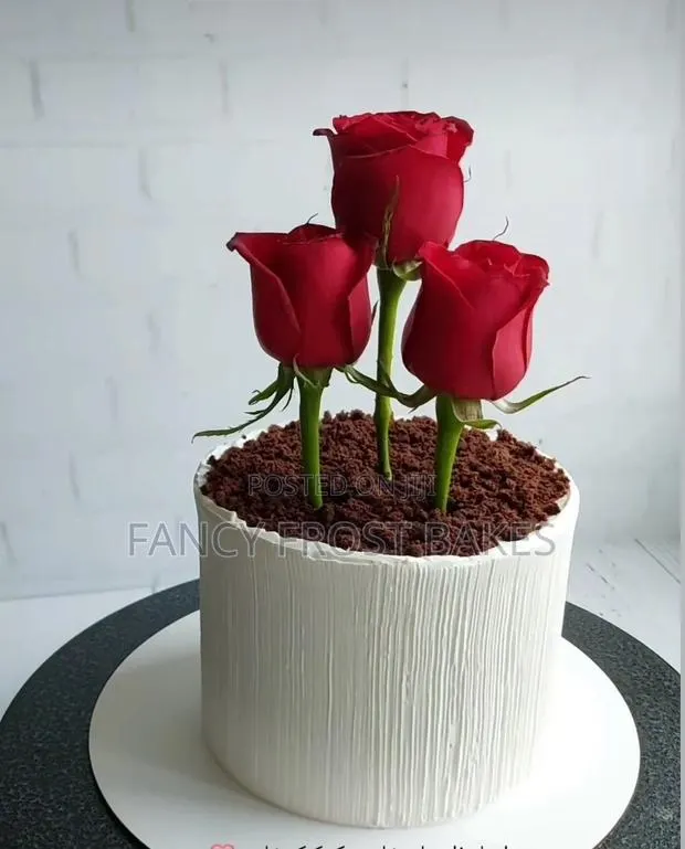 Flower Vase Birthday Cake · Photo 1