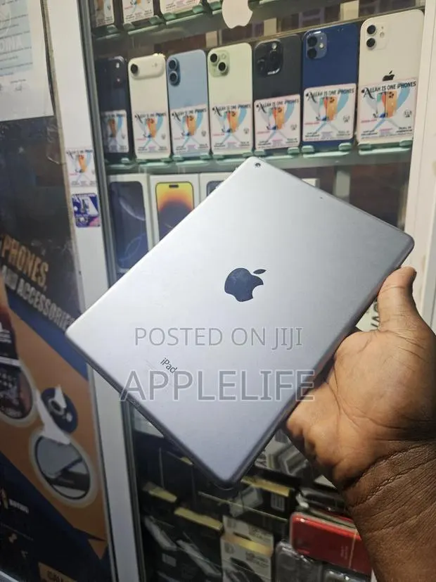 Apple iPad Air 32 GB Silver · Photo 1